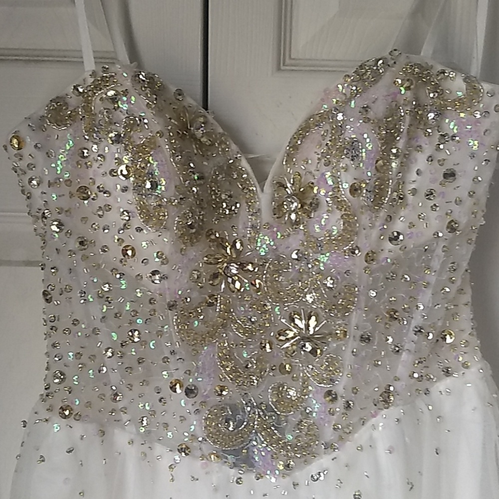 Prom gown - Picture 3 of 7